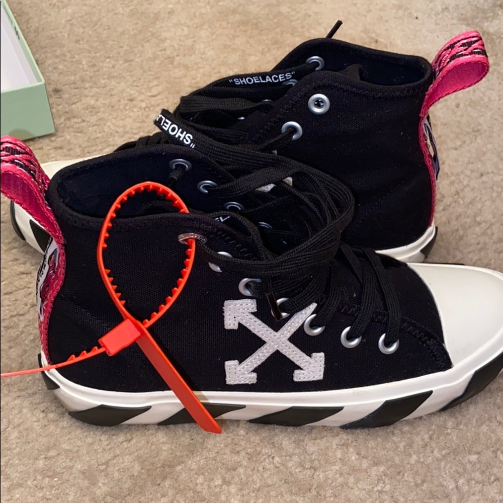 Black Off-White converse